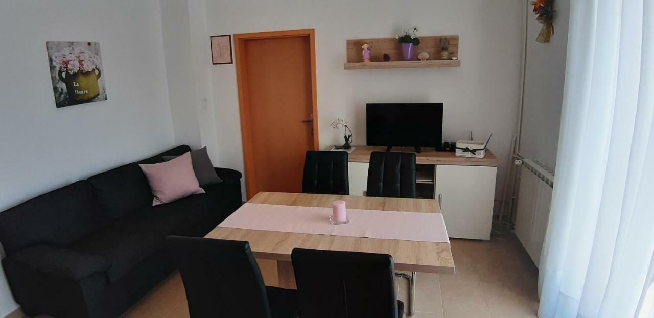 Apartmani Ana Cres Dış mekan fotoğraf