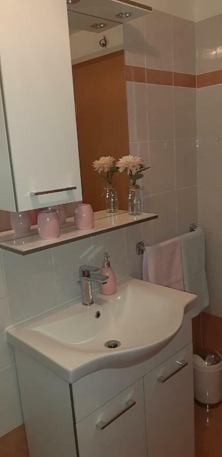 Apartmani Ana Cres Dış mekan fotoğraf
