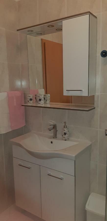 Apartmani Ana Cres Dış mekan fotoğraf